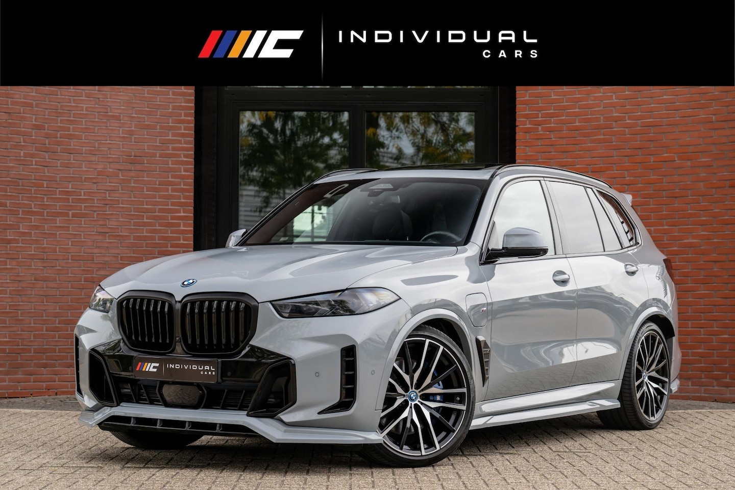 BMW X5 - xDrive50e M-Sport Pro B&W Pano Trekhaak HuD 22'' - AutoWereld.nl