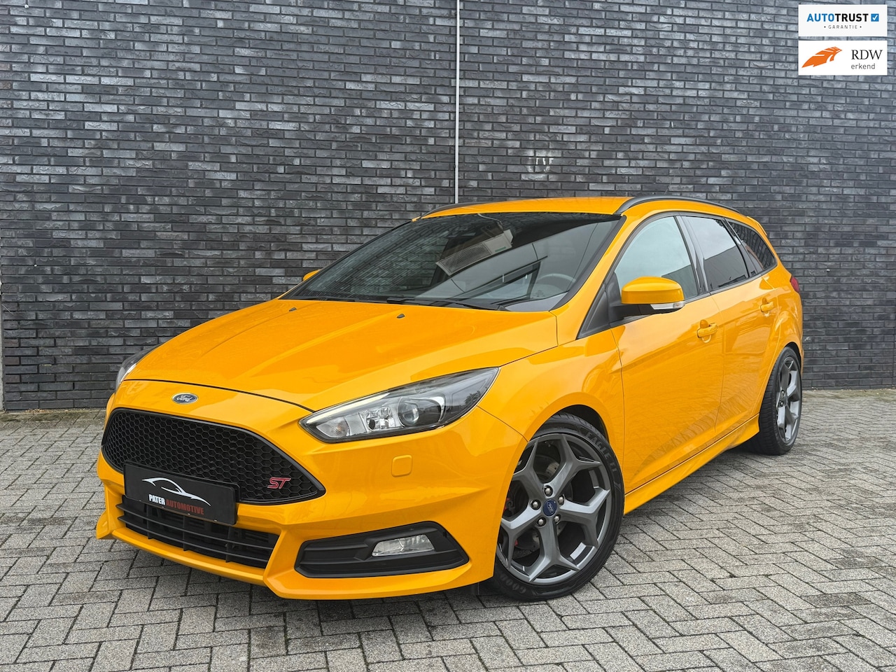 Ford Focus Wagon - 2.0 ST-3 250pk|BLIS|Camera|Sony|Full Keyless|Lane assist|Full option|Deurbeschermers - AutoWereld.nl