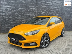 Ford Focus Wagon - 2.0 ST-3 250pk|BLIS|Camera|Sony|Full Keyless|Lane assist|Full option|Deurbeschermers