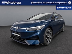 Volkswagen ID.7 Tourer - Pro Limited Edition Black 77 kWh Navigatie / 360 graden camera / Trekhaak inklapbaar / Voo