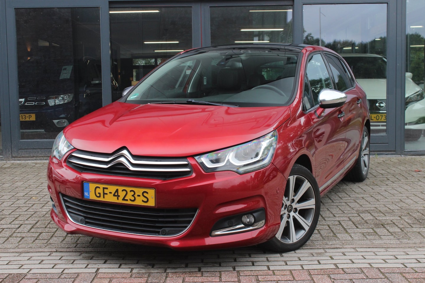 Citroën C4 - 1.2 PureTech Feel | Trekhaak | Panorama dak | Cruise control | Airco - AutoWereld.nl