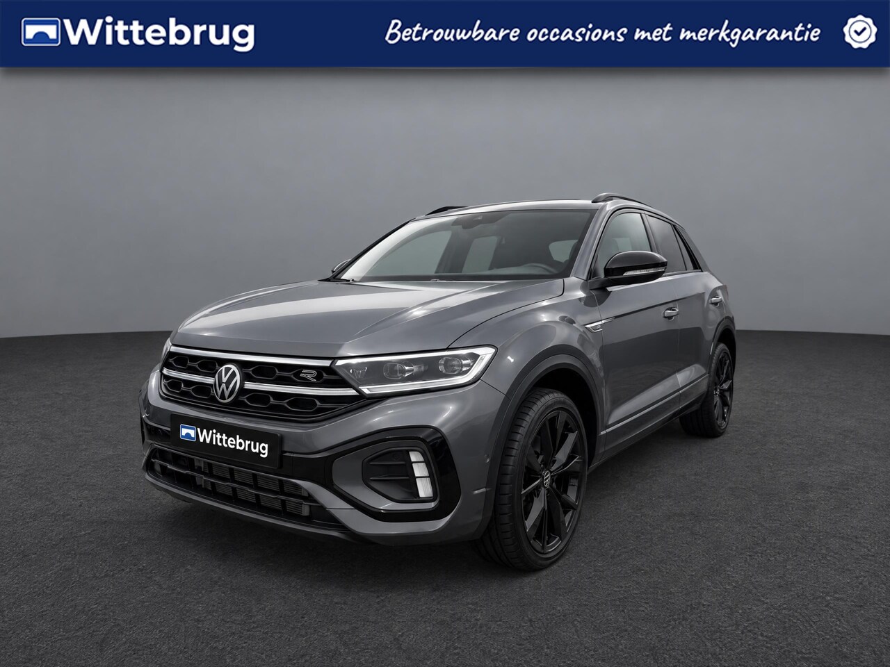 Volkswagen T-Roc - 1.5 TSI 150pk R-Line Black Style DSG Automaat Panoramadak / App-connect / 19"LM velgen / D - AutoWereld.nl