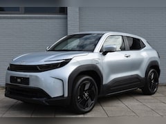 Toyota Urban Cruiser - Dynamic 61 kWh Automaat 174pk | Stoel & Stuur verwarming | Voorruitverwarming | Snellaadpo