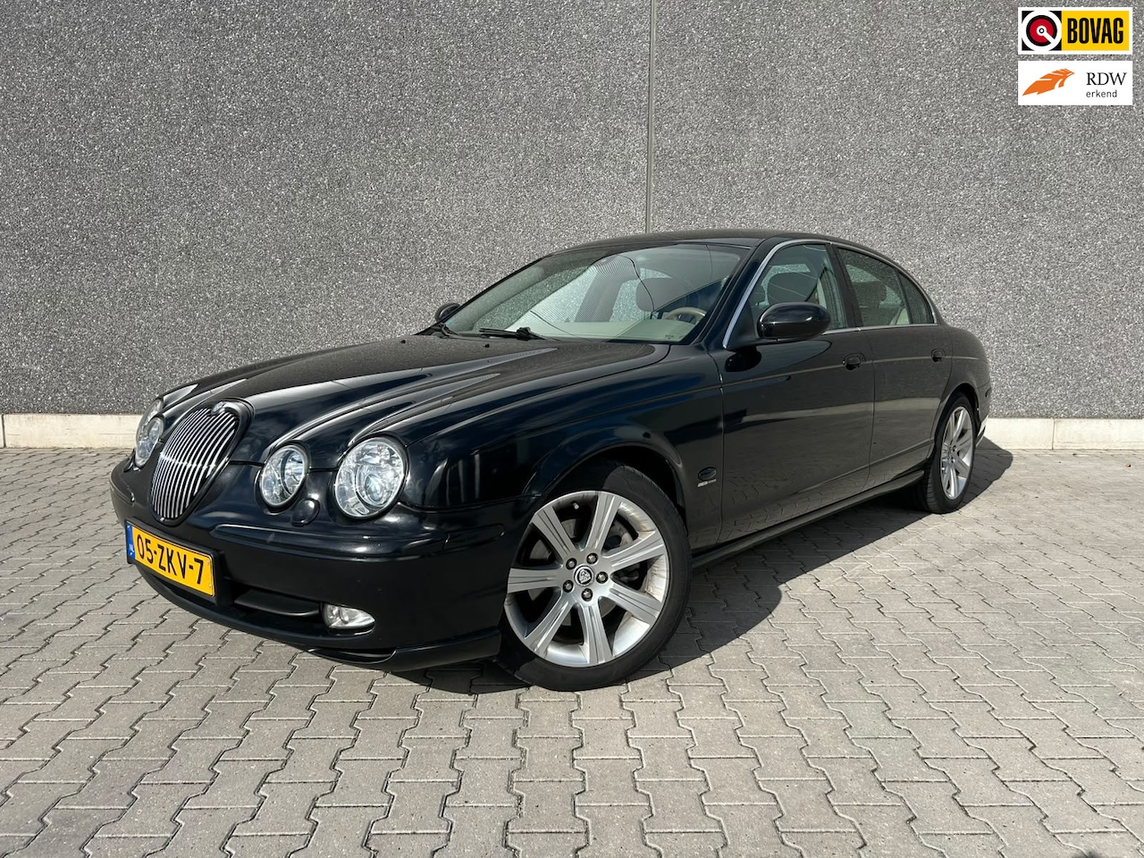 Jaguar S-type - 4.2 V8 Sport | AUTOMAAT | LEDER | MEMORY | NAVI | BLUETOOTH | CC | APK T/M 28-7-2027 | AFL - AutoWereld.nl