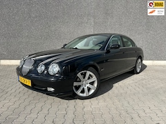 Jaguar S-type - 4.2 V8 Sport | AUTOMAAT | LEDER | MEMORY | NAVI | BLUETOOTH | CC | APK T/M 28-7-2027 | AFL