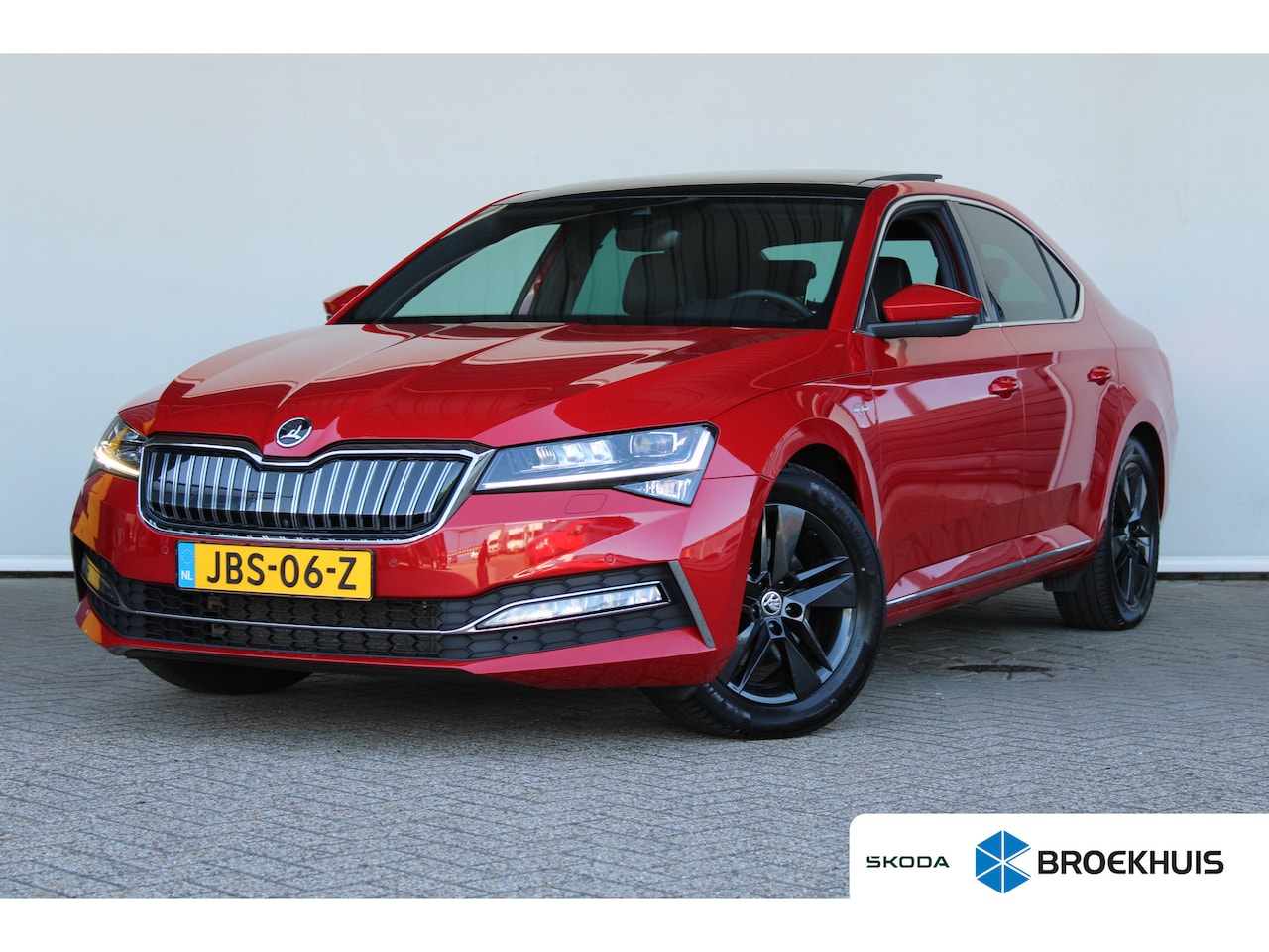 Skoda Superb - 1.4 TSI iV Laurin & Klement | SOH 97%| Schuif-kanteldak | LED Matrix | Lederen bekleding | - AutoWereld.nl