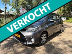 Toyota Yaris - 1.5 Hybrid Business navi/trekhaak. Wij zijn altijd de goedkoopste met de beste Vakgarage B