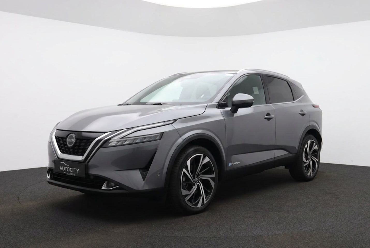 Nissan Qashqai - 1.5 e-Power Hybrid Tekna Plus 190PK Pano l 360 Camera l Leder l Massage - AutoWereld.nl