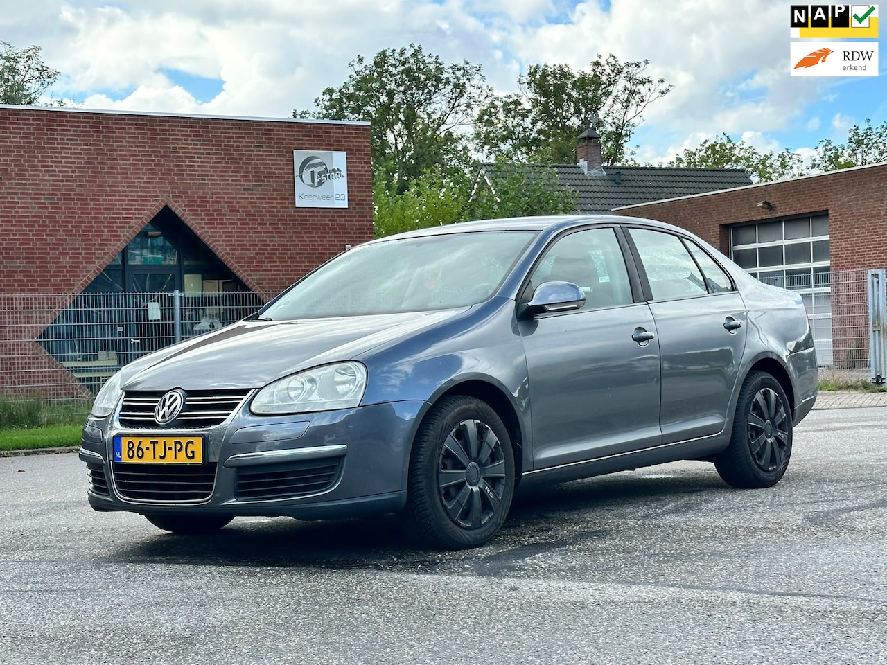 Volkswagen Jetta - 1.6 FSI Trendline Achteruit camera*Navigatie*Cruise*Trekhaak*Airco* - AutoWereld.nl