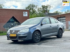 Volkswagen Jetta - 1.6 FSI Trendline Achteruit camera*Navigatie*Cruise*Trekhaak*Airco