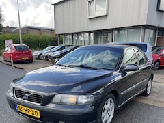 Volvo S60 - 2.4 Edition Automaat. Nette auto met een Apk T/m 03-06-2027