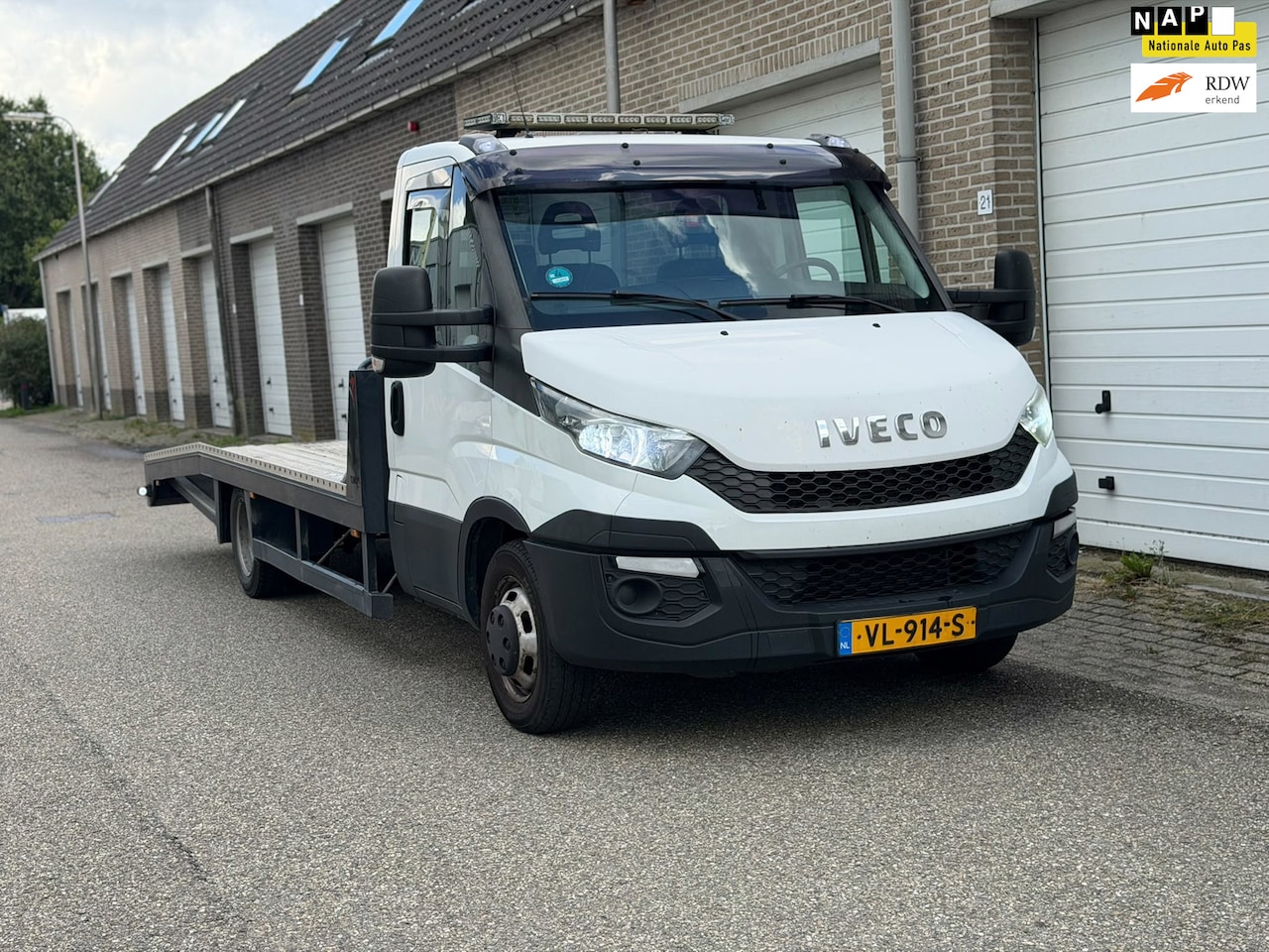 Iveco Daily - 40C15 410 3.0|OPRIJWAGEN |AUTOAMBULANCE |EXPORT - AutoWereld.nl