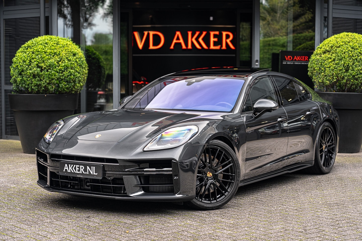 Porsche Panamera - 4 E-Hybrid SportDesign | 360° Cam. | Luchtvering | Stoelventilatie | BOSE - AutoWereld.nl