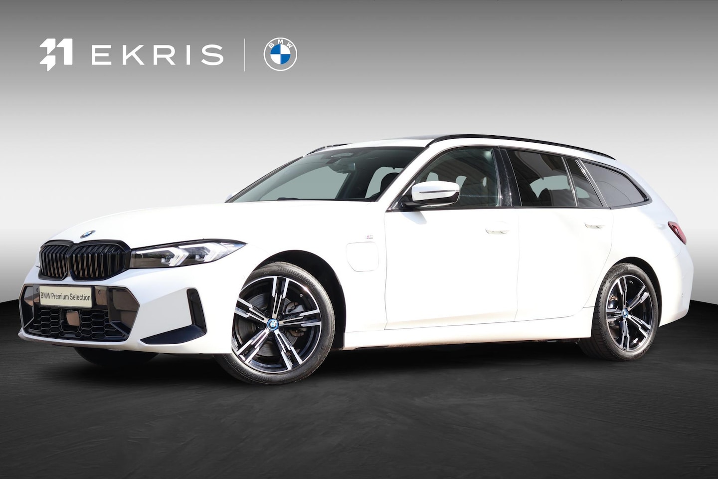 BMW 3-serie Touring - 320e | M-Sport Pakket | Panorama Dak | PDC | Driving Assistant Professional | Achteruitrij - AutoWereld.nl