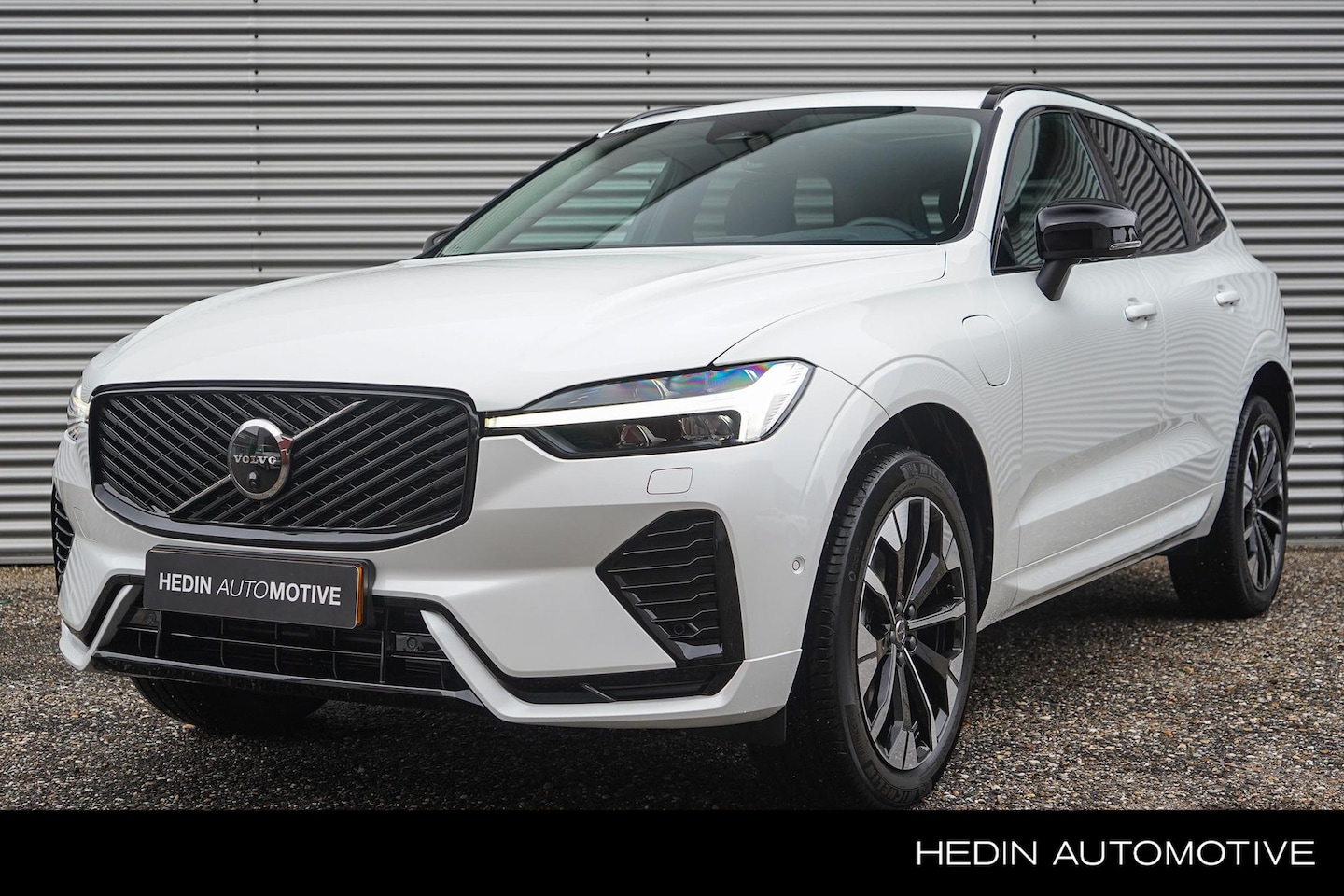 Volvo XC60 - T6 Plug-in hybrid AWD Ultra Dark | Luchtvering | Head-up | Trekhaak | 360 Camera | - AutoWereld.nl