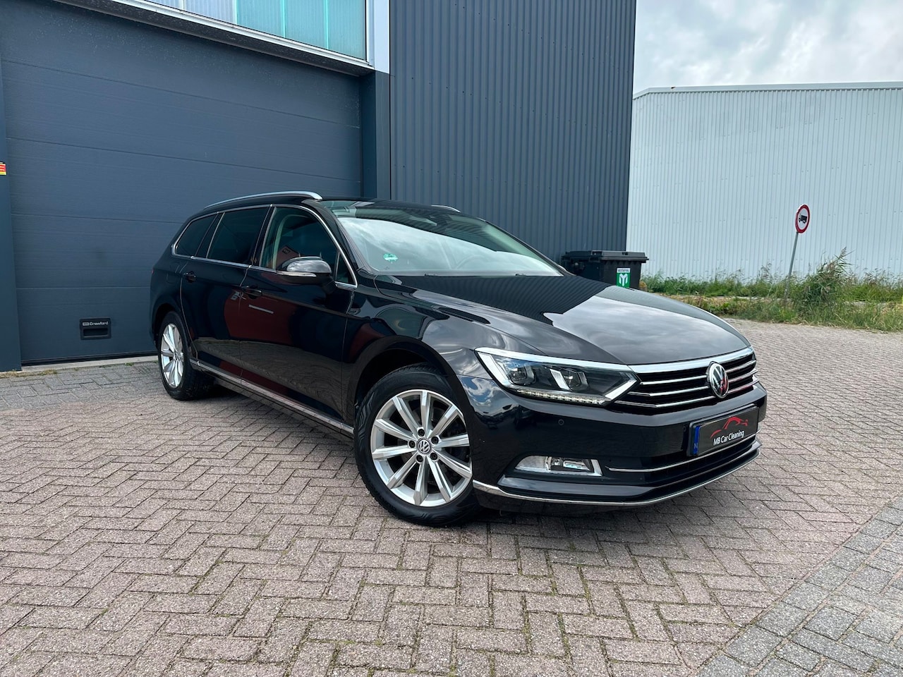 Volkswagen Passat Variant - 1.8 TSI Business Edition R 1.8 TSI Business Edition R - AutoWereld.nl