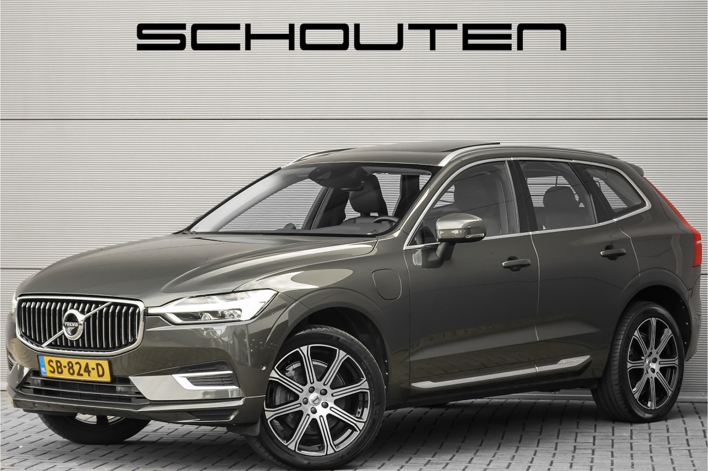 Volvo XC60 - 2.0 T8 Twin Engine AWD Inscription Pano CarPlay Camera 360° Trekhaak 20" - AutoWereld.nl