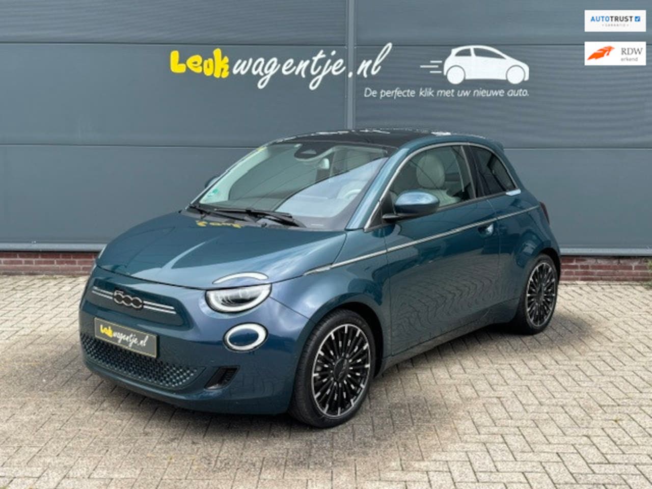Fiat 500e - La Prima 42 kWh *leder *camera *stoelverw. *17" - AutoWereld.nl