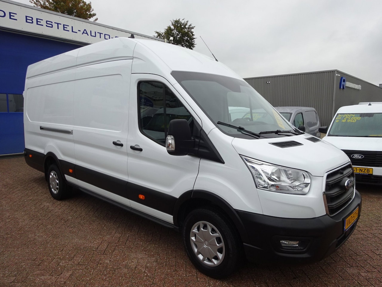 Ford Transit - 350 2.0 TDCI L4H3 Trend RWD AIRCO 3 ZITPLAATSEN - AutoWereld.nl