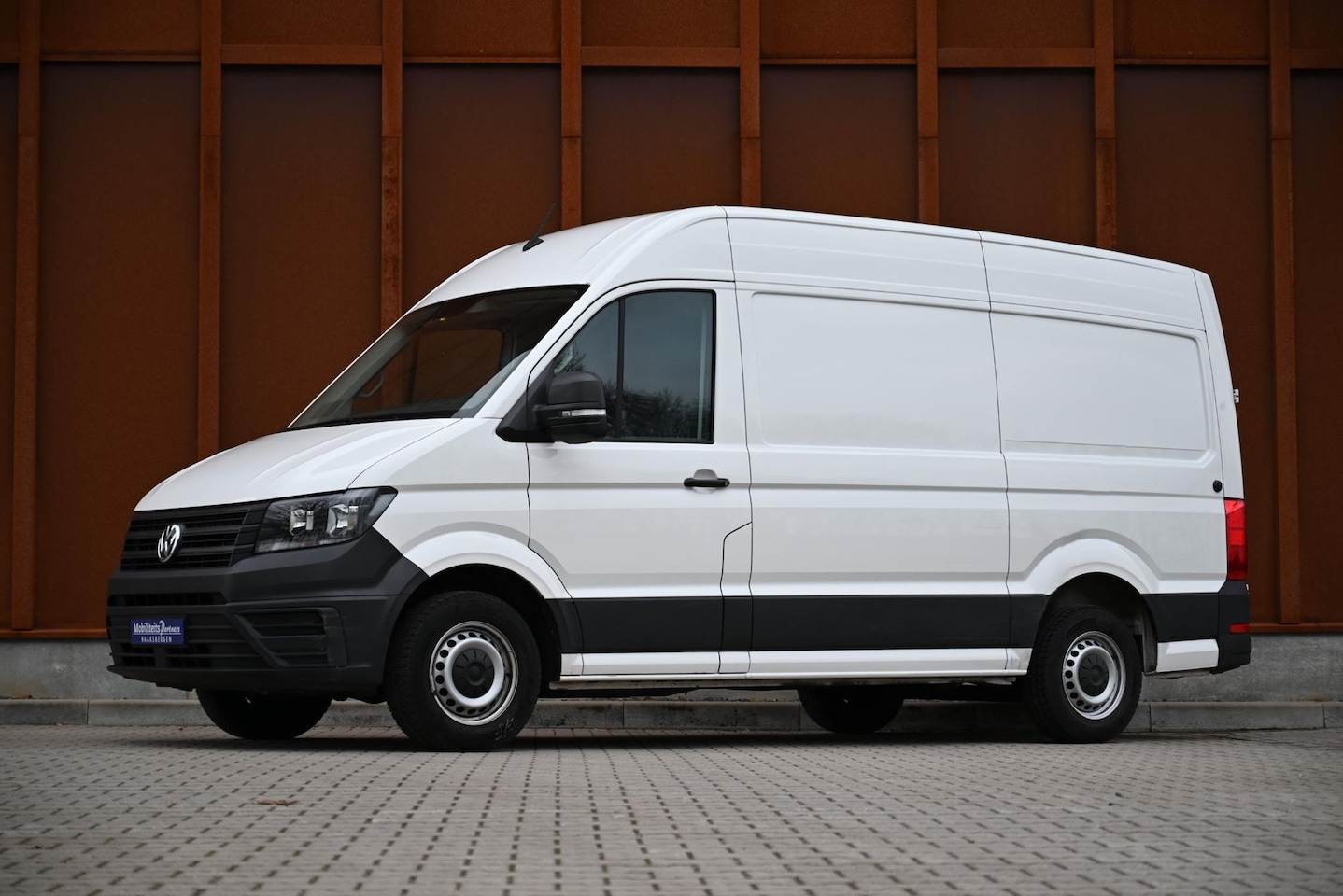 Volkswagen Crafter - 2.0 TDI L3H3 140PK | CarPlay | PDC | 270gr deuren - AutoWereld.nl