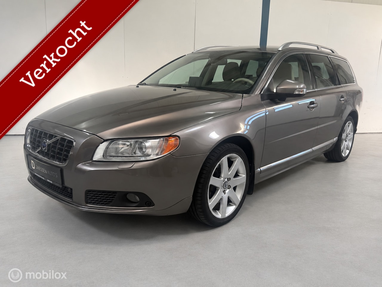 Volvo V70 - 2.5T Summum AUTOMAAT / LEER / XENON - AutoWereld.nl