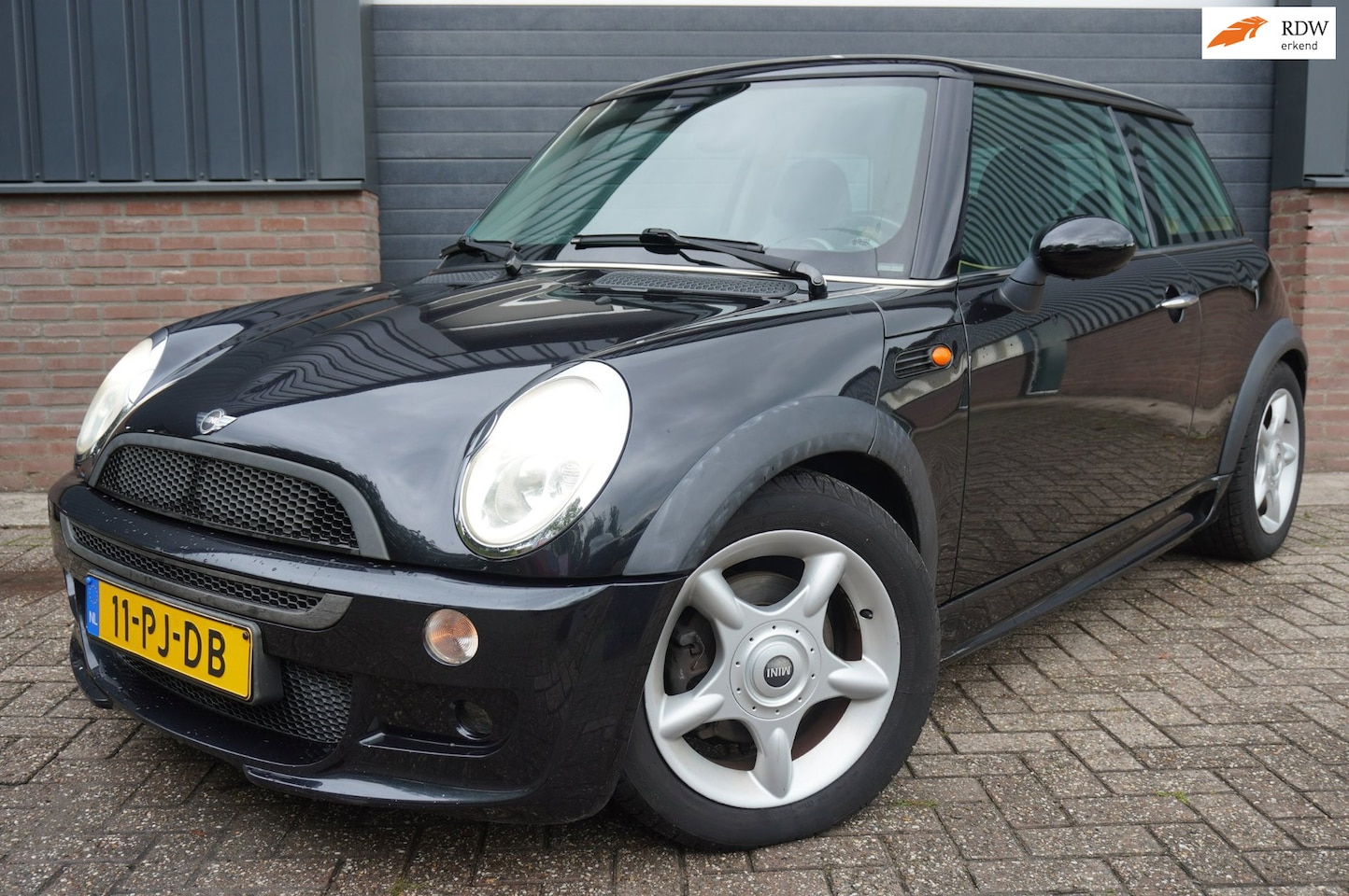 MINI 3-Deurs - 1.6 Cooper Chili Automaat 116PK / Nwe Apk / Leder / Cruisecontrol / Stoelverwarming / Voor - AutoWereld.nl