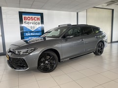 Volkswagen Passat Variant - 1.5 eHybrid R-Line Edition 272 PK Black edition Panoramadak /Trekhaak /Carplay / Stoelverw