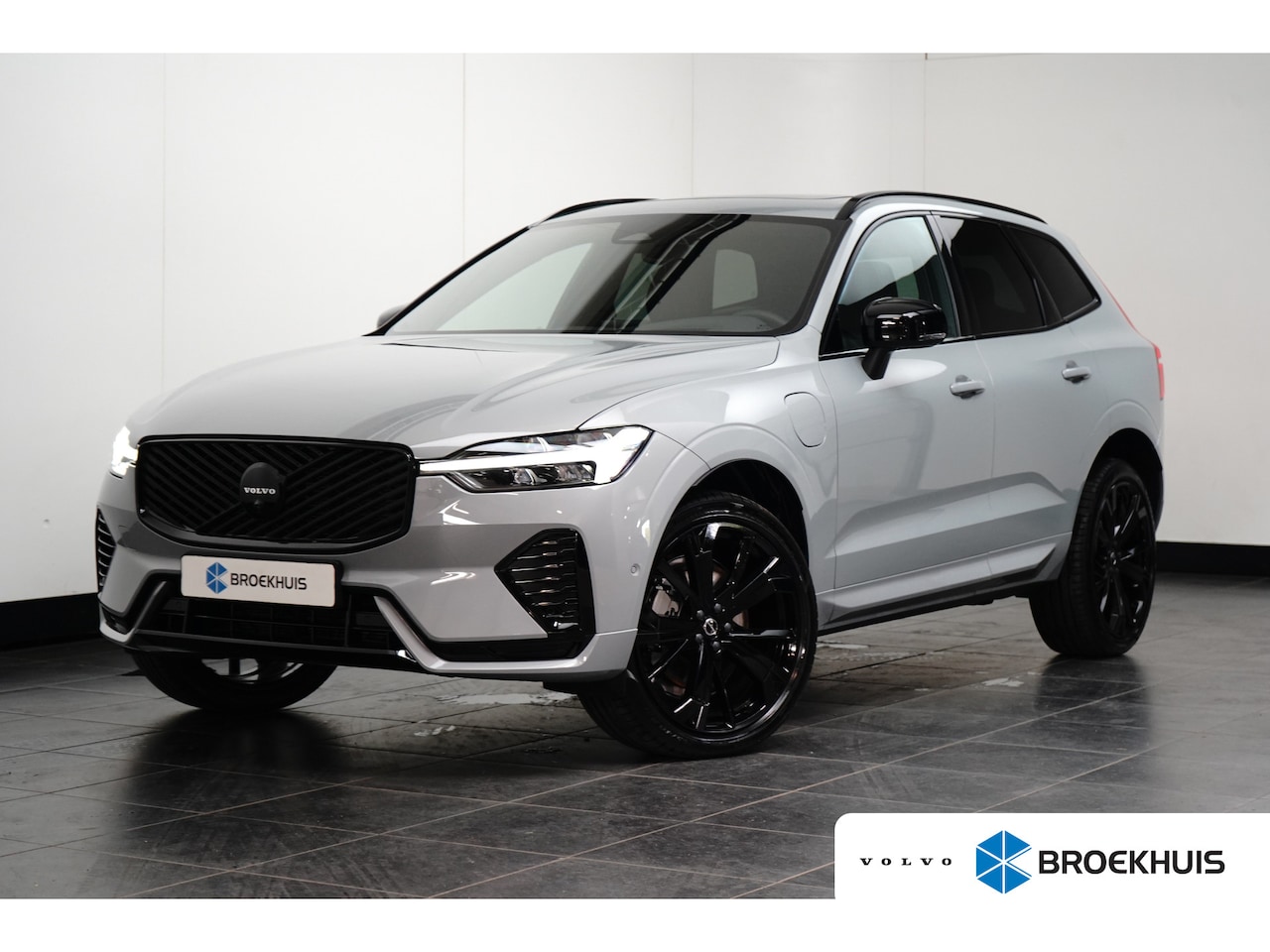 Volvo XC60 - T6 Plus dark black edition 2026 Luchtvering | Head up Display | Panoramadak | Achterbank v - AutoWereld.nl