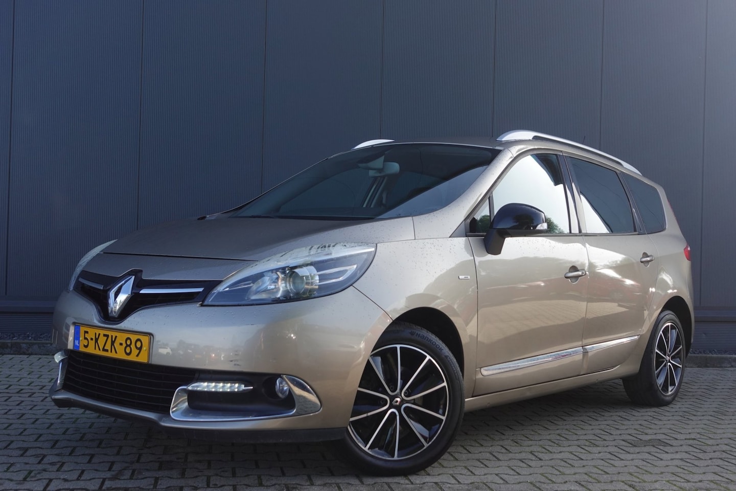 Renault Grand Scénic - 2.0 Bose / hoofdremcilinder defect - AutoWereld.nl