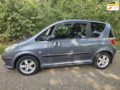 Peugeot 1007 - 1.4-16V Sesam Gentry