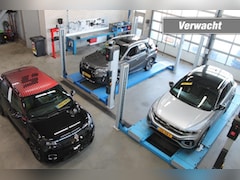Toyota C-HR - 1.8 HYBRID PREMIUM Stoel/stuurverwarming , Afn. Trekhaak / led