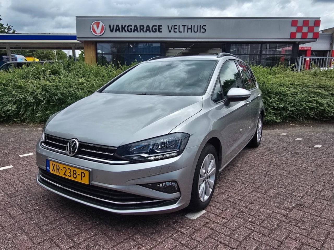 Volkswagen Golf Sportsvan - 1.0 TSI HIGHLINE Trekhaak Stoelverwarming - AutoWereld.nl