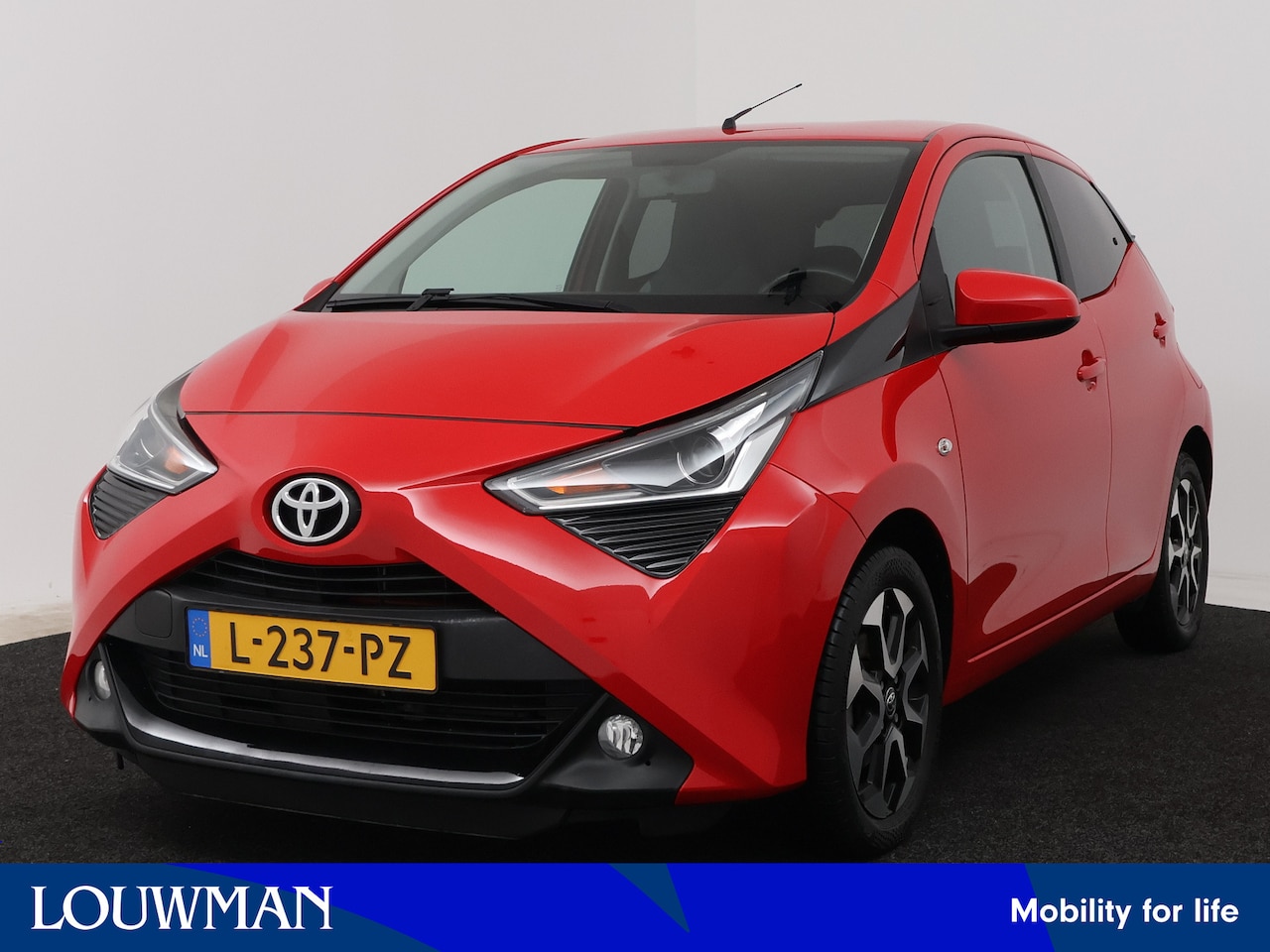 Toyota Aygo - 1.0 VVT-i x-joy | Climate Control | Apple Carplay/Android Auto | LM Velgen | - AutoWereld.nl