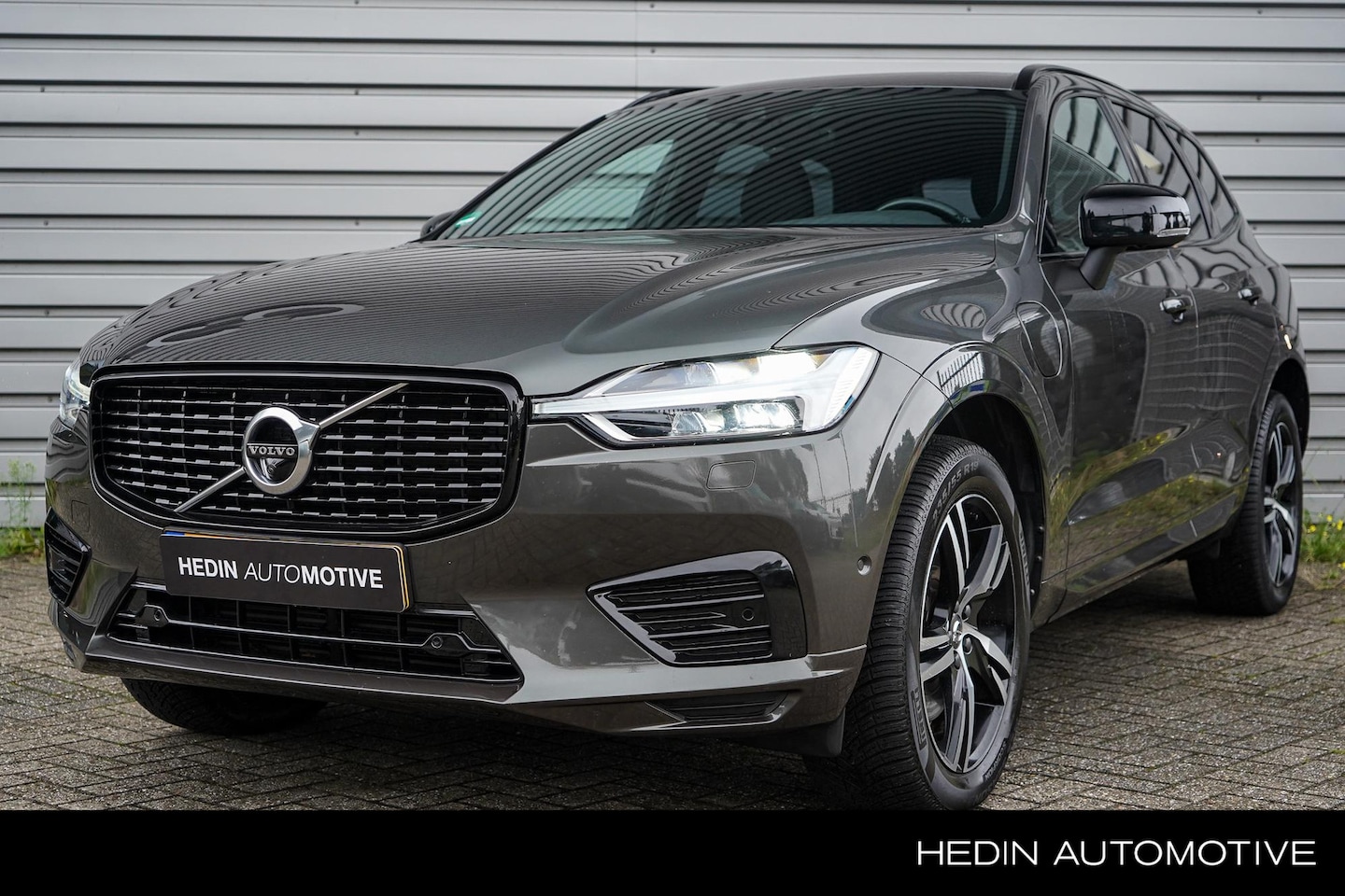 Volvo XC60 - 2.0 Recharge T8 AWD R-Design | Panoramadak | Electrisch bedienbare voorstoelen | 360 grade - AutoWereld.nl
