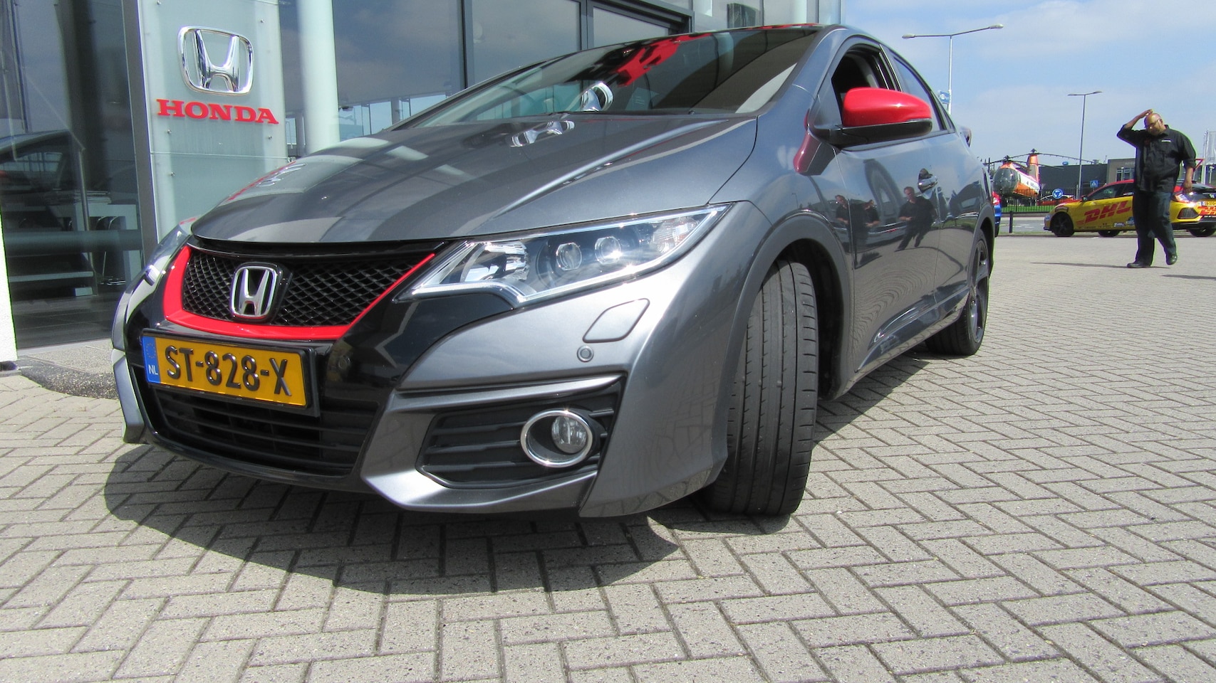Honda Civic - 1.8 142pk Executive NAVI,LEDER,PANORAMADAK,TREKHAAK - AutoWereld.nl