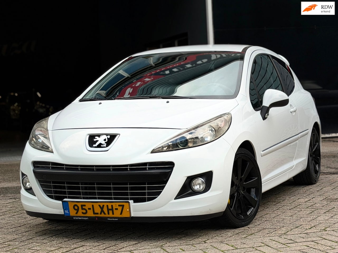 Peugeot 207 - 1.6-16V T RC SPORT UITVOERING NAVI/CRUISE/AIRCO | LEUKE AUTO ! - AutoWereld.nl