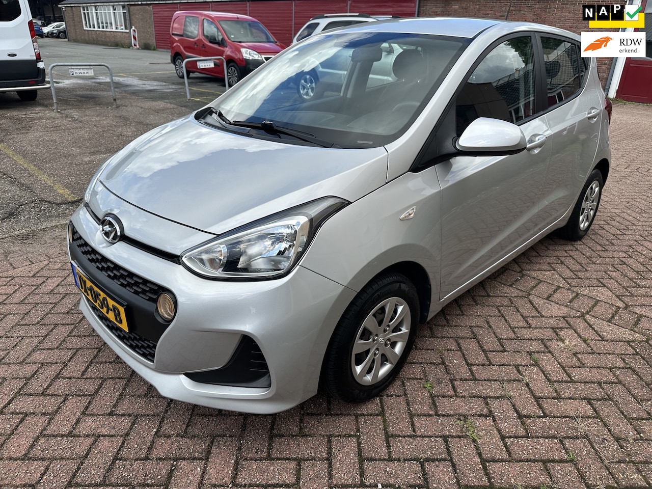 Hyundai i10 - 1.0i Comfort NAVI/CC/AIRCO APK/NAP - AutoWereld.nl