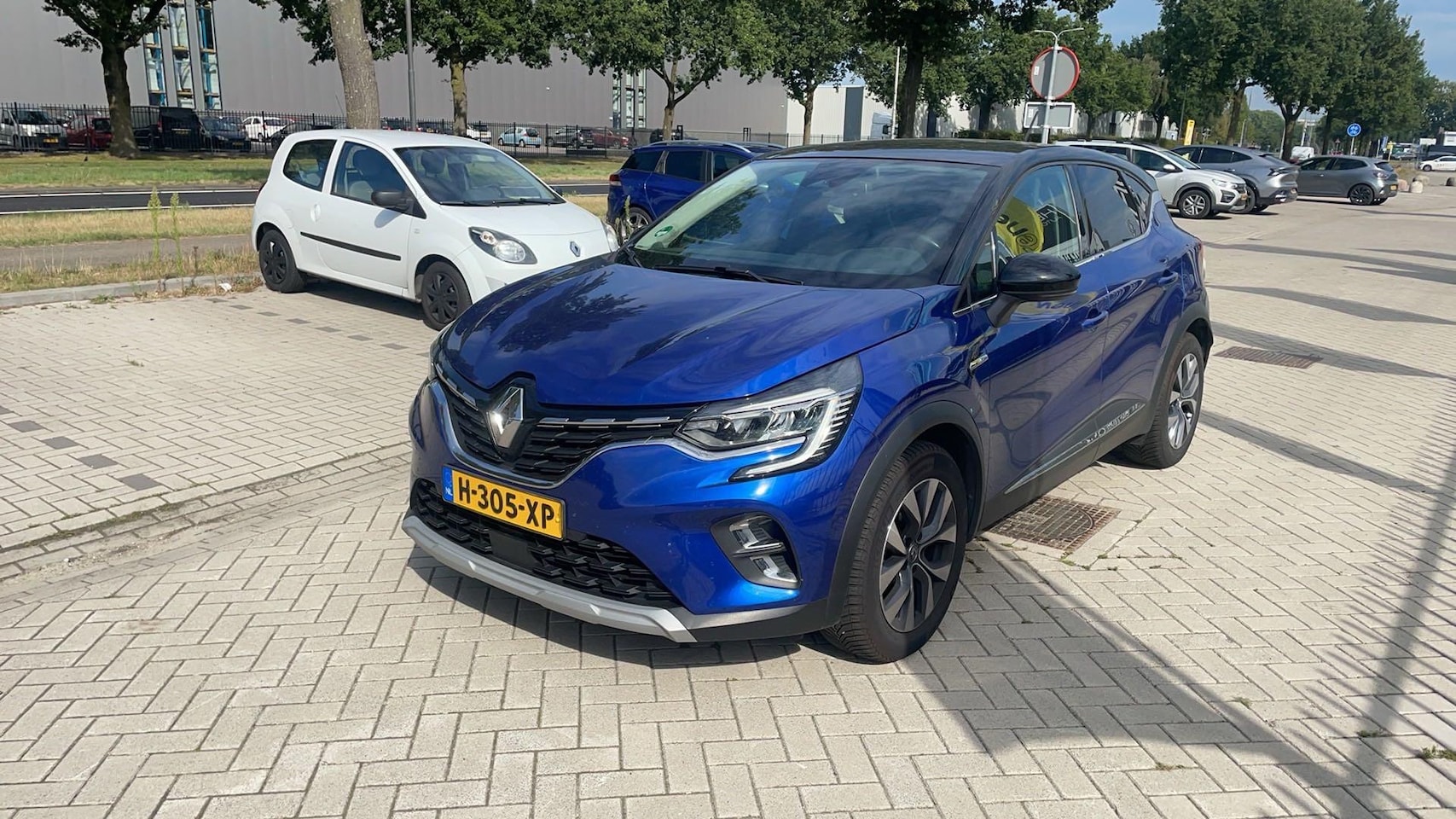 Renault Captur - 1.3 TCe 130 Intens | Automaat | Navigatie | Parkeersensoren Achter | Trekhaak | All Season - AutoWereld.nl