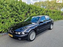 BMW 5-serie - 523i Executive Automaat Apple CarPlay Airco
