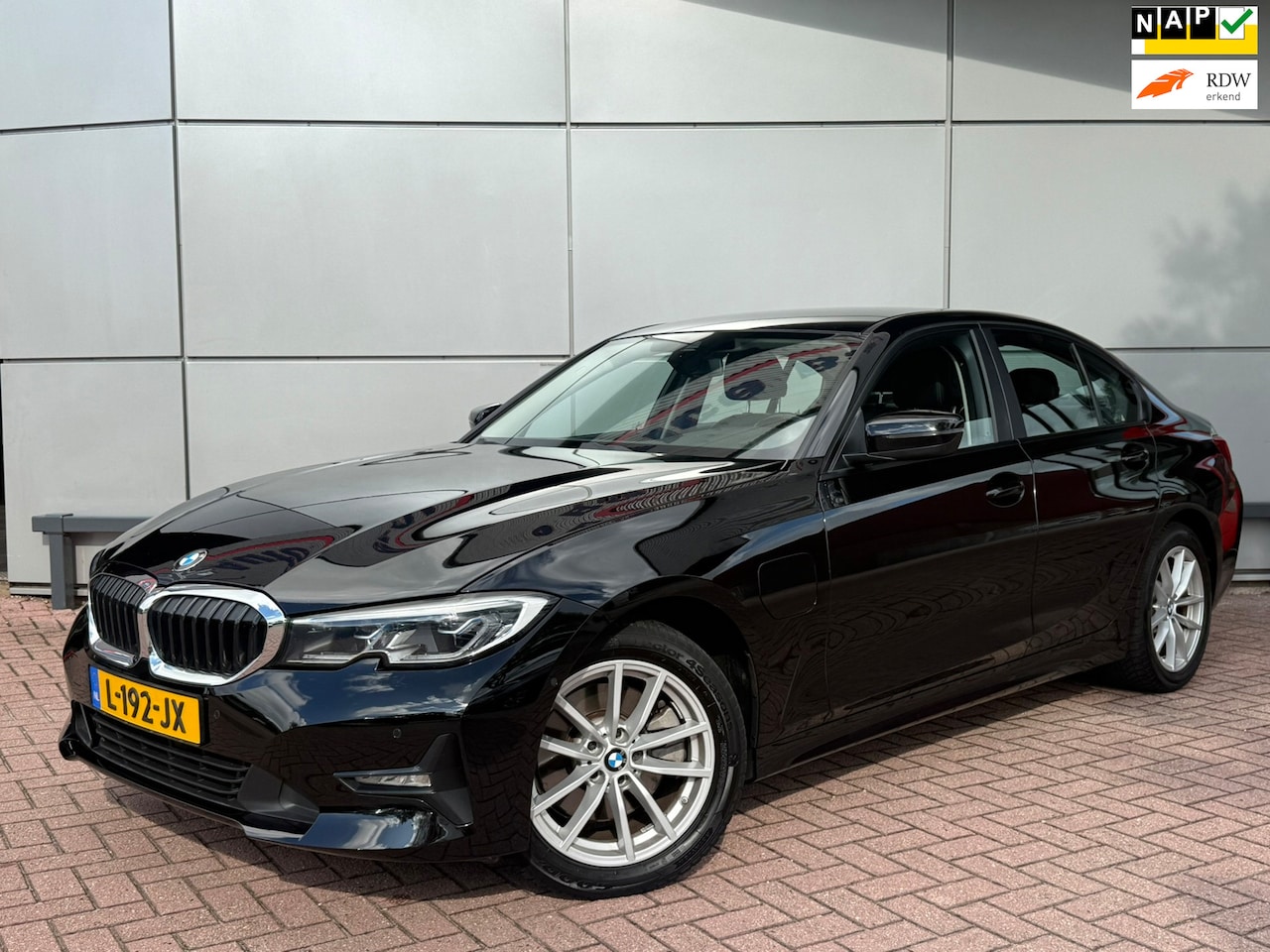BMW 3-serie - 320e Business Edition Plus | Leer | Laser LED koplampen | Dealer onderhouden | - AutoWereld.nl