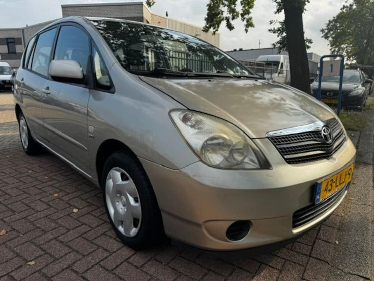 Toyota Corolla Verso - 1.6 VVT-i Linea Terra Airco APK 04-2027 - AutoWereld.nl