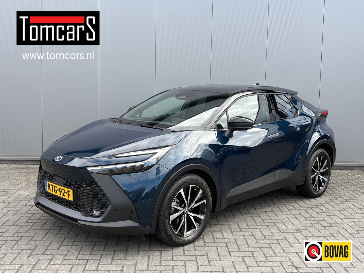 Toyota C-HR - 1.8 Hybrid 140PK First Edition Bi-Tone/Winter-pack/Gr.-navigatie/Elektr.klep/Camera/Adapt. - AutoWereld.nl