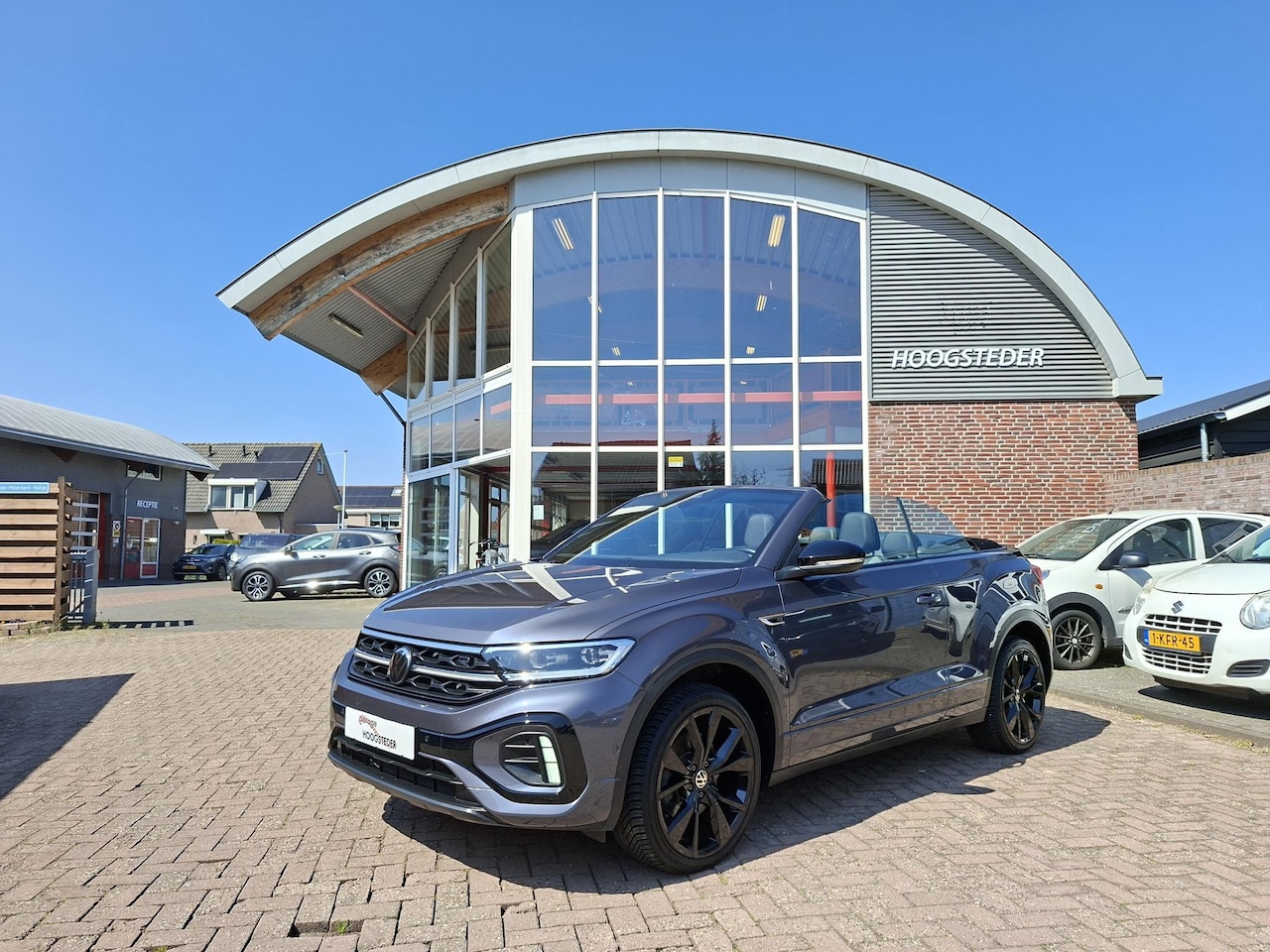 Volkswagen T-Roc Cabrio - 1.5 TSI R-Line 1.5 TSI R-Line, camera, adapt. cruise, trekhaak - AutoWereld.nl