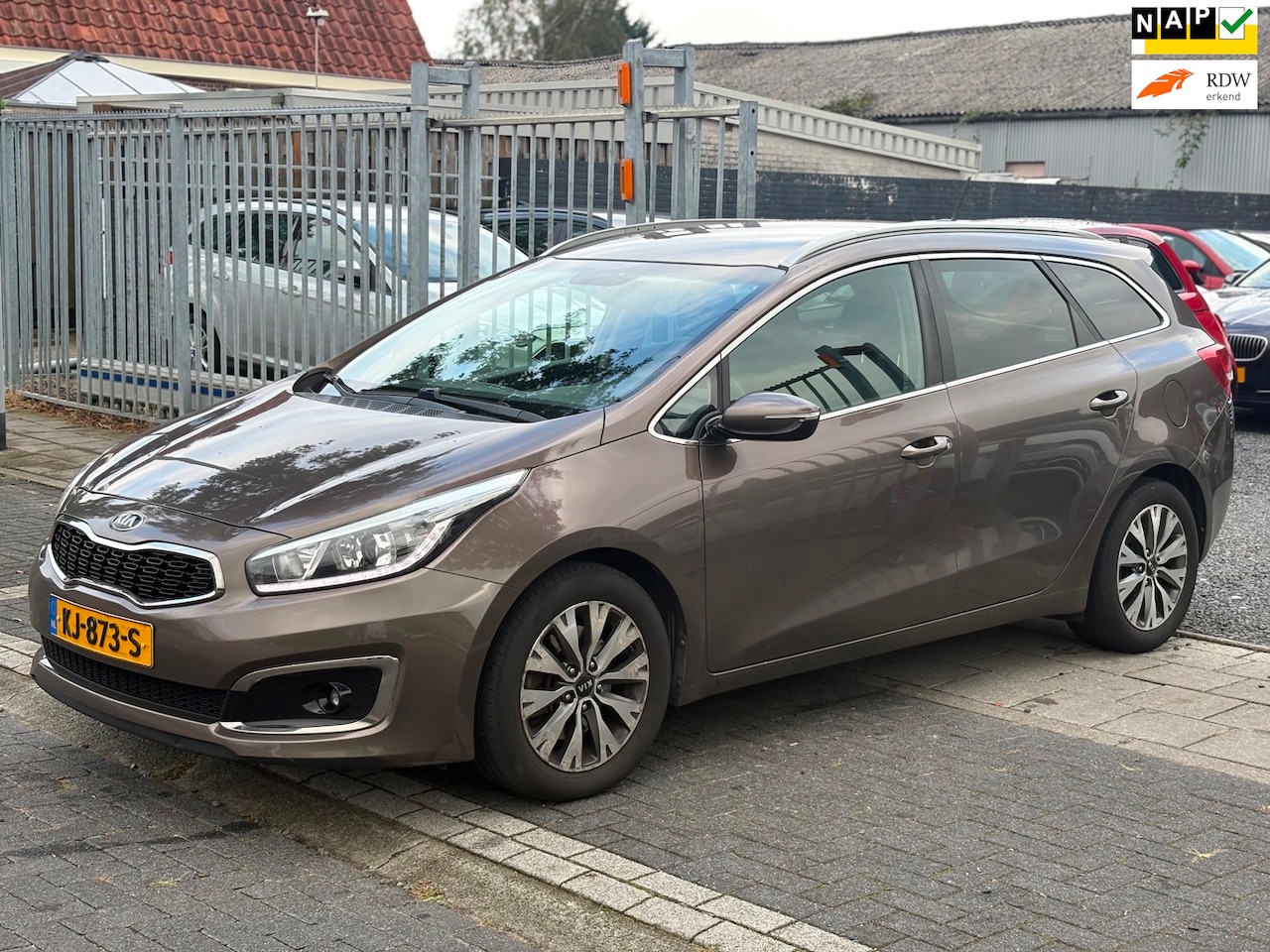 Kia Cee'd Sportswagon - 1.6 CRDi Business DynamicLine | ZEER nette auto | EX BPM | - AutoWereld.nl