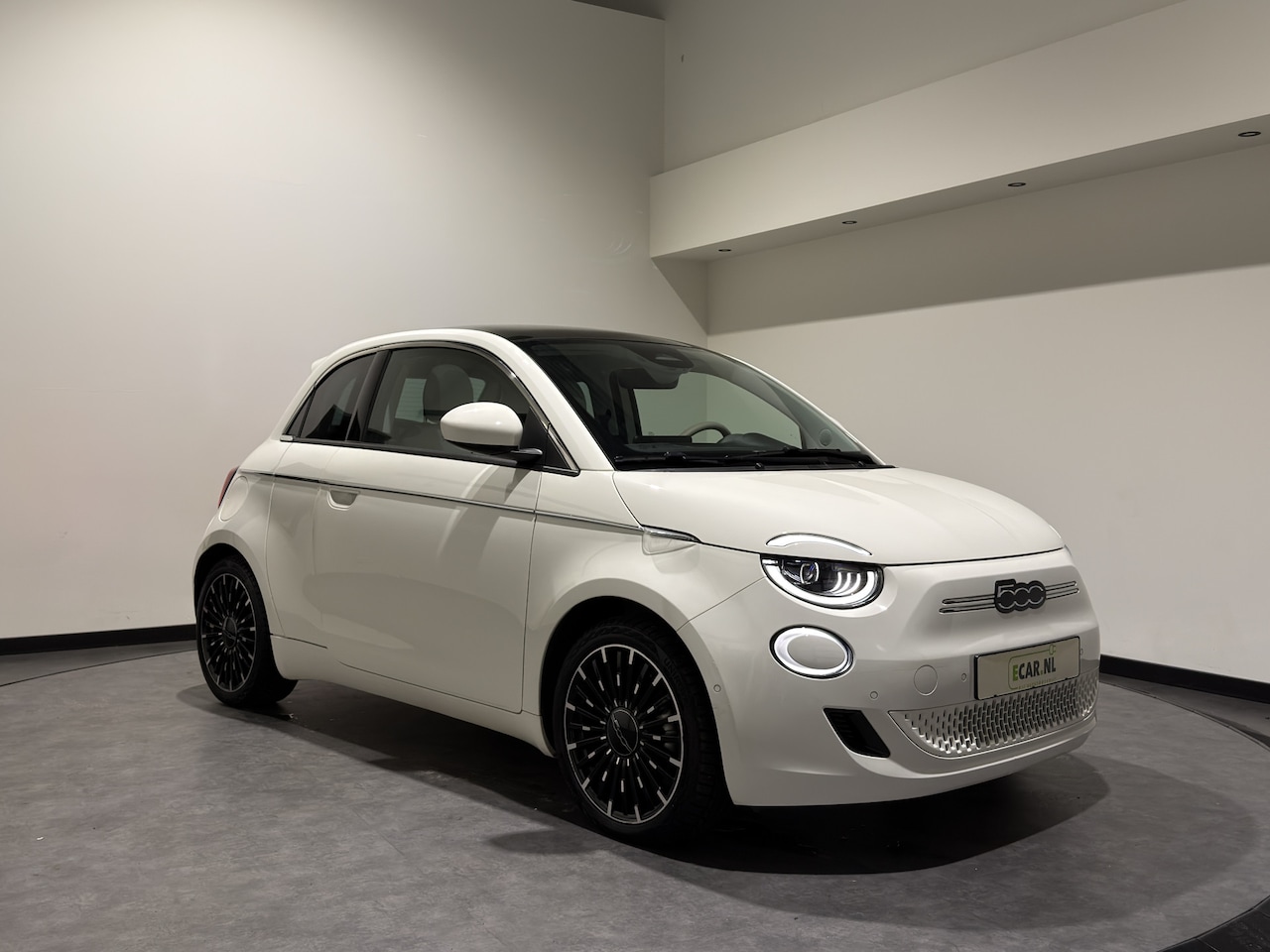 Fiat 500 - 3+1 La Prima 42 kWh | Luxe Leder | Keyless | ACC | - AutoWereld.nl