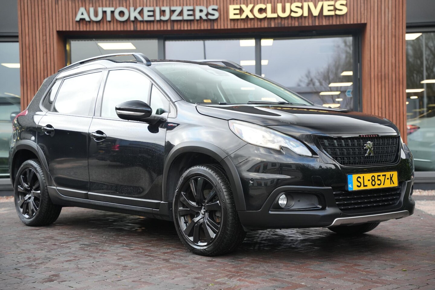 Peugeot 2008 - 1.2 PureTech GT-line Black on black Panoramadak Lederen bekleding - AutoWereld.nl