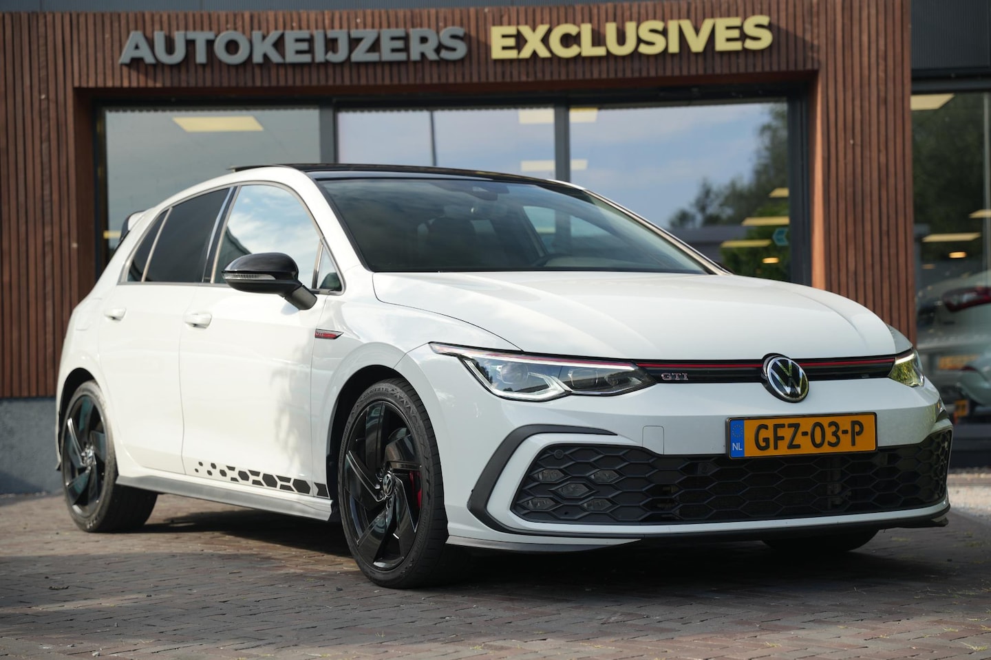 Volkswagen Golf - 2.0 TSI GTI Panoramadak IQ Light Stuurverw. - AutoWereld.nl
