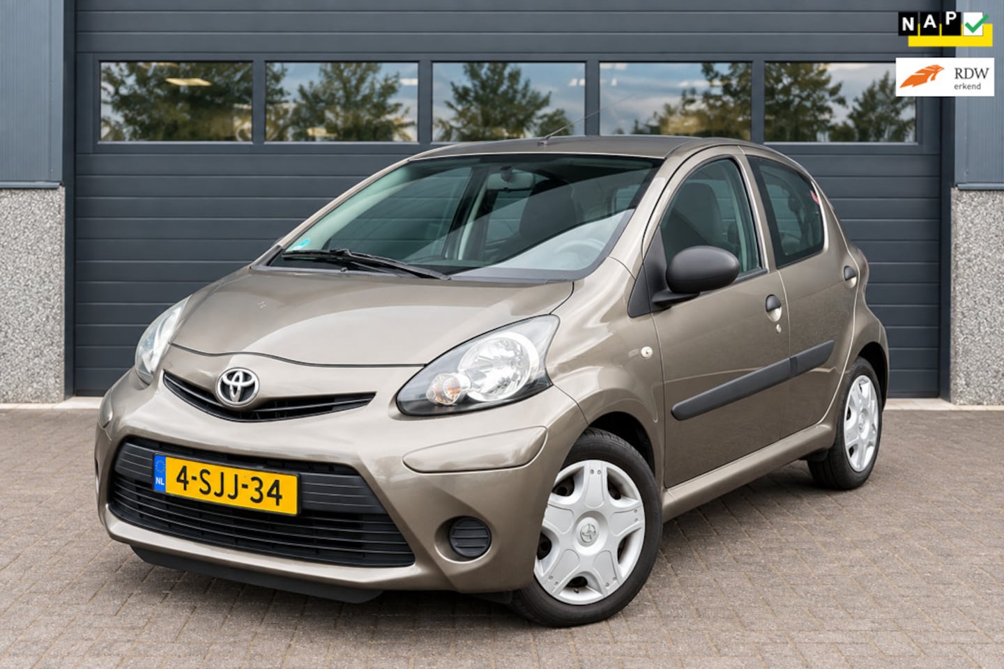 Toyota Aygo - 1.0 VVT Mooie unieke kleur! Nieuwe apk - AutoWereld.nl