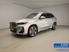 BMW iX1 - eDrive20 | M-Sportpakket | LED | HUD | Active cruise | Panoramadak | Trekhaak | Elektr. ze