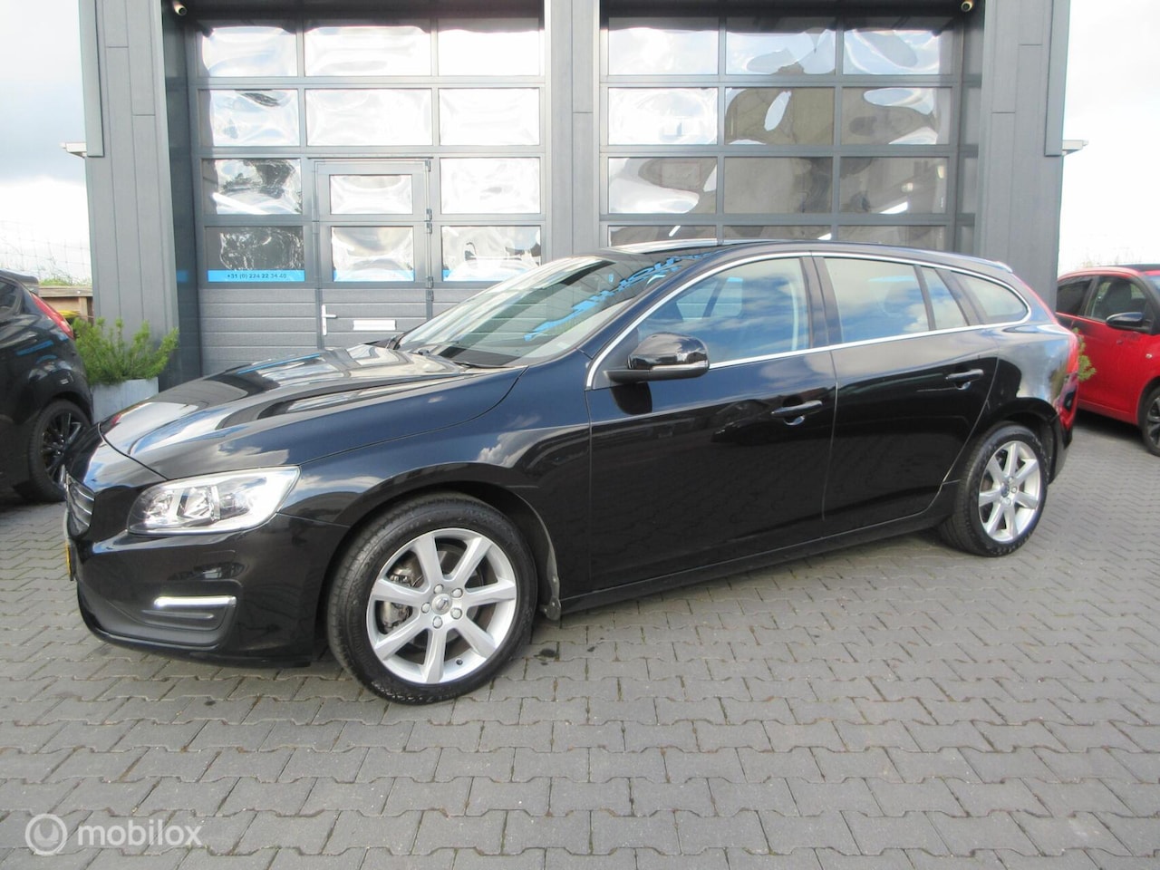 Volvo V60 - 1.5 T2 Polar+ 103dkm! Automaat Cruise Trekhaak Navigatie Led Stoelverwarming - AutoWereld.nl
